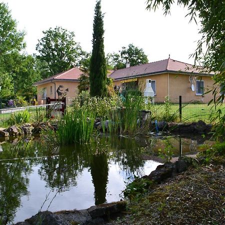 Alaguyauder Le Kota Bed & Breakfast Chatillon-sur-Broue Exterior photo